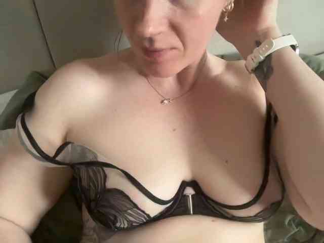 REDHEADROSIE webcam