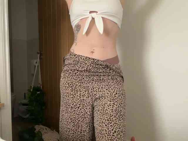 REDHEADROSIE webcam