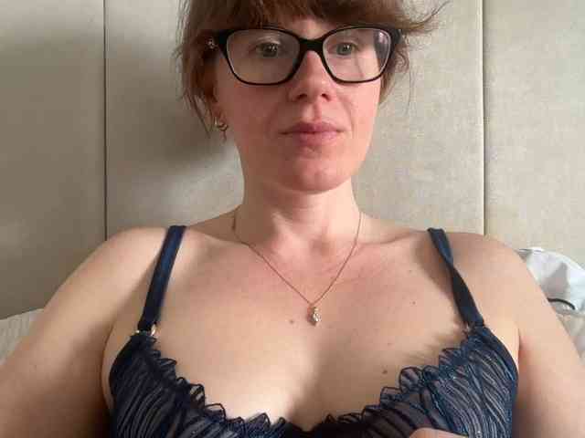 REDHEADROSIE webcam