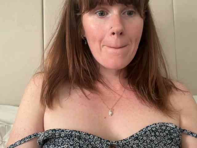REDHEADROSIE webcam