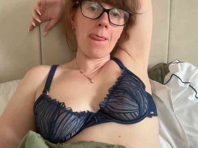 REDHEADROSIE webcam