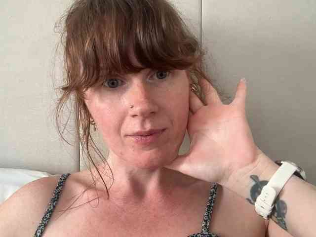REDHEADROSIE webcam
