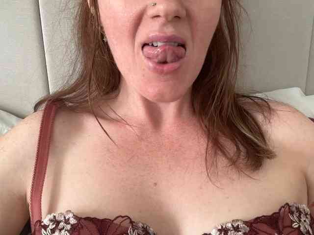 REDHEADROSIE webcam