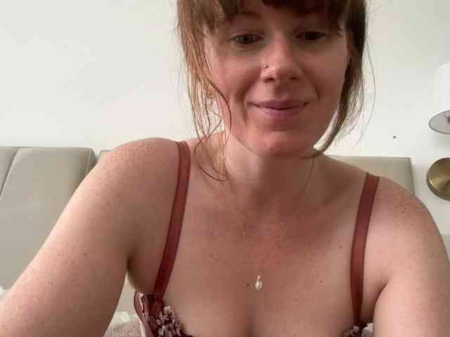 REDHEADROSIE webcam