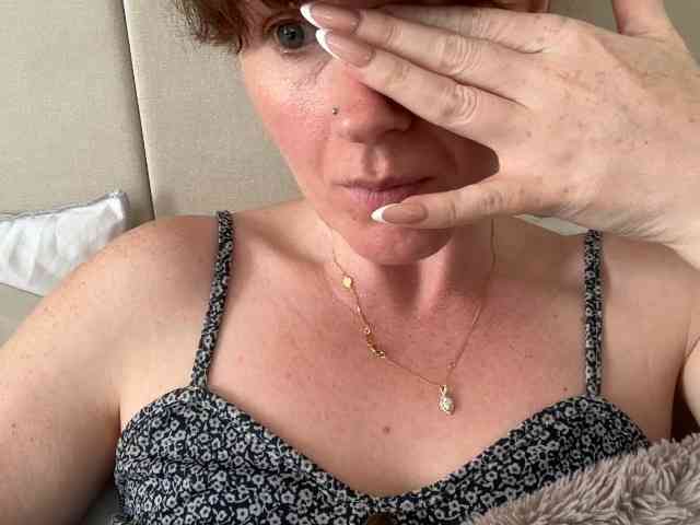 REDHEADROSIE webcam