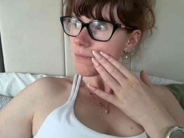 REDHEADROSIE webcam