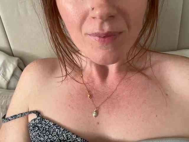 REDHEADROSIE webcam