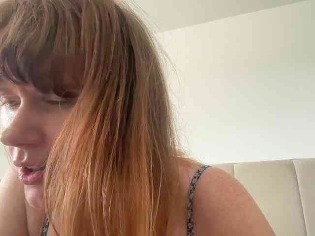 REDHEADROSIE webcam