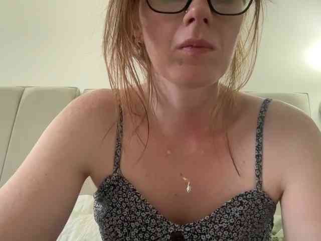 REDHEADROSIE webcam
