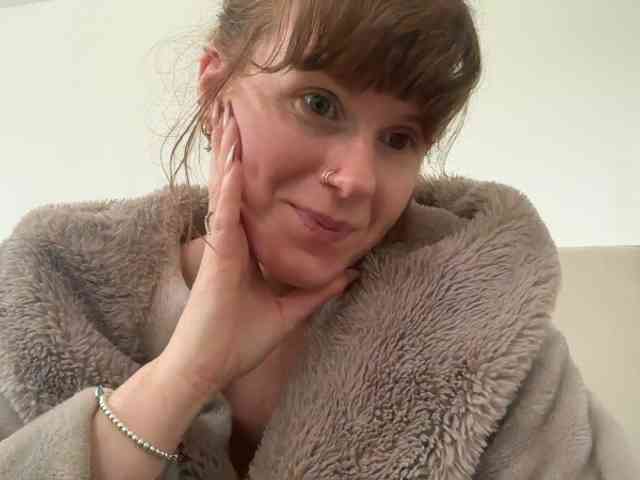 REDHEADROSIE webcam