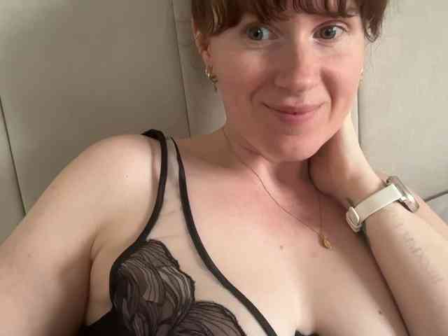 REDHEADROSIE webcam