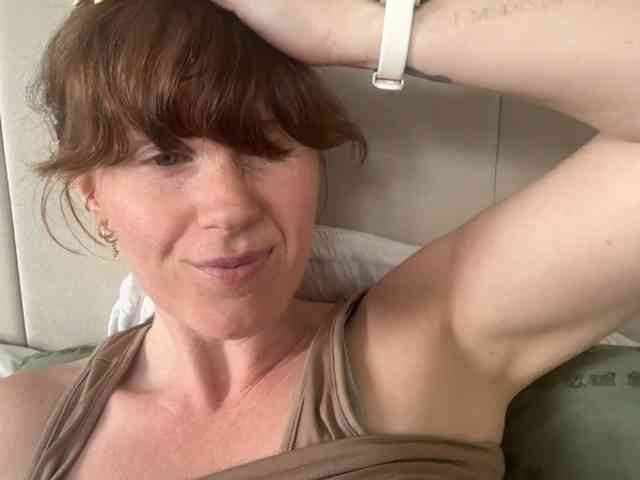 REDHEADROSIE webcam