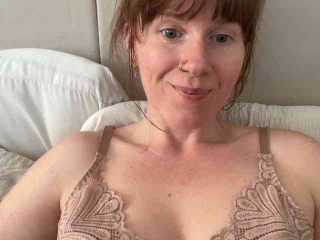 REDHEADROSIE webcam
