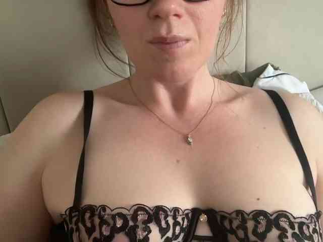 REDHEADROSIE webcam
