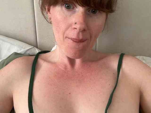 REDHEADROSIE webcam