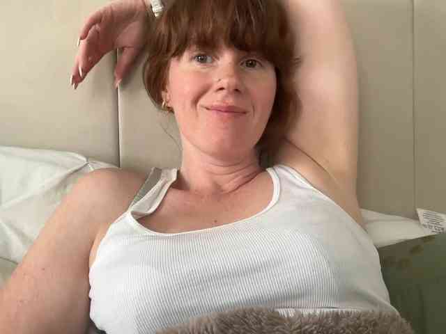REDHEADROSIE webcam