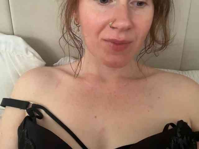REDHEADROSIE webcam
