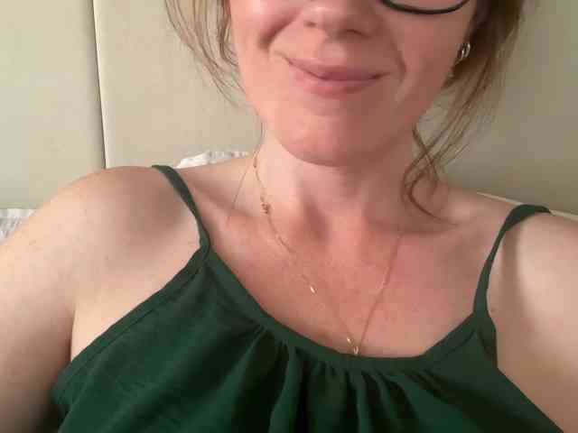 REDHEADROSIE webcam