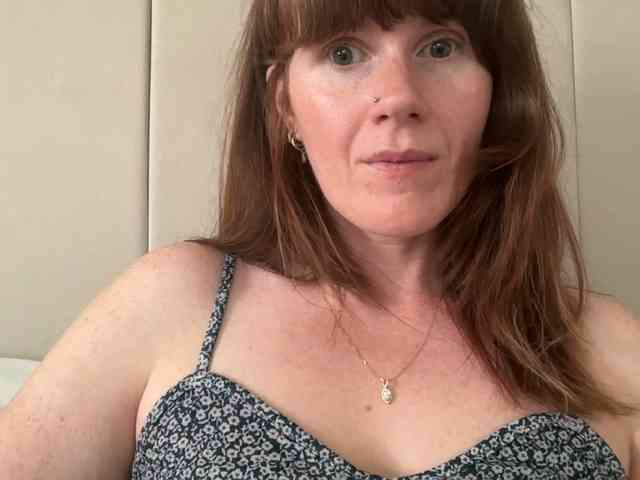 REDHEADROSIE webcam
