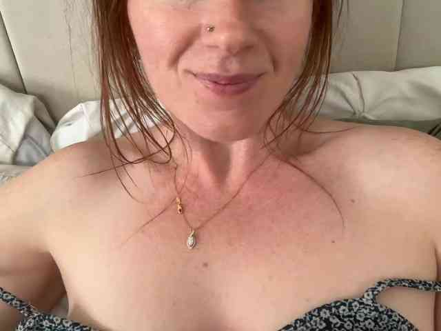 REDHEADROSIE webcam