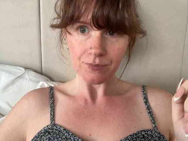 REDHEADROSIE webcam
