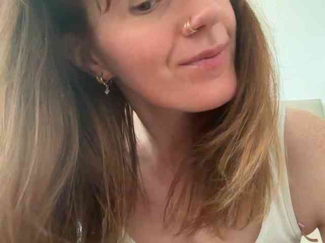 REDHEADROSIE's webcam live show
