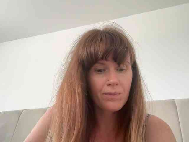 REDHEADROSIE webcam