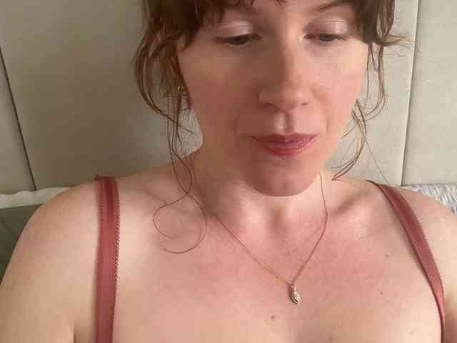 REDHEADROSIE webcam