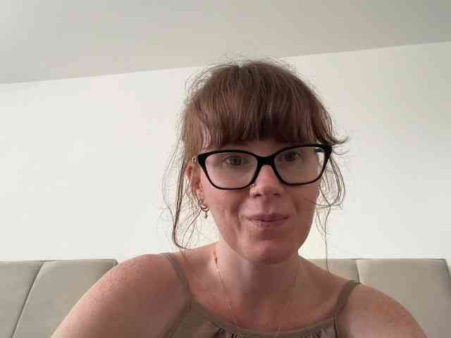 REDHEADROSIE webcam