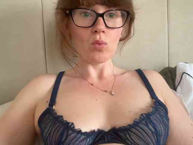 REDHEADROSIE webcam