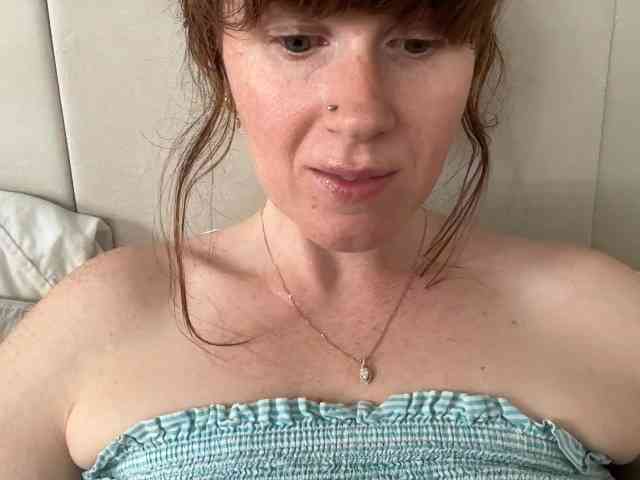 REDHEADROSIE webcam