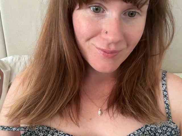 REDHEADROSIE webcam