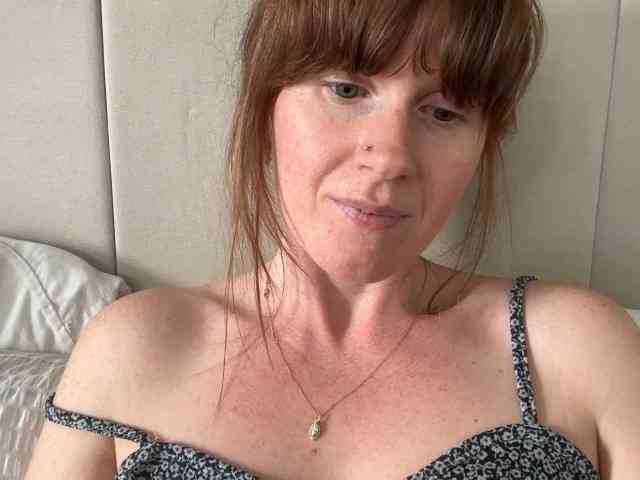 REDHEADROSIE webcam
