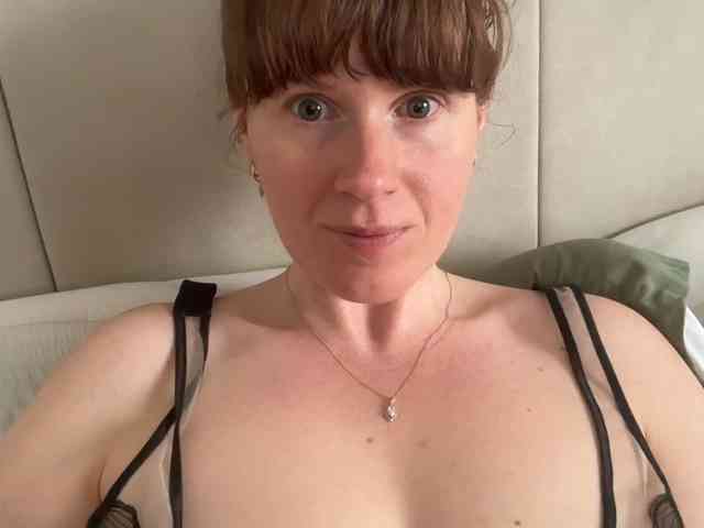REDHEADROSIE webcam