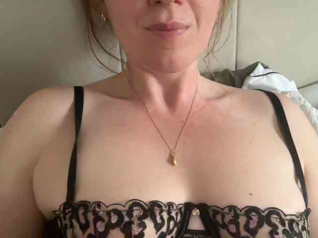 REDHEADROSIE webcam