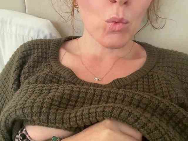 REDHEADROSIE webcam