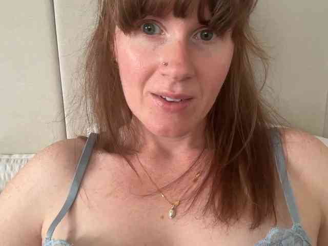 REDHEADROSIE webcam