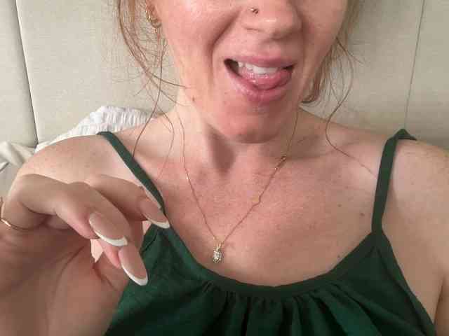 REDHEADROSIE webcam
