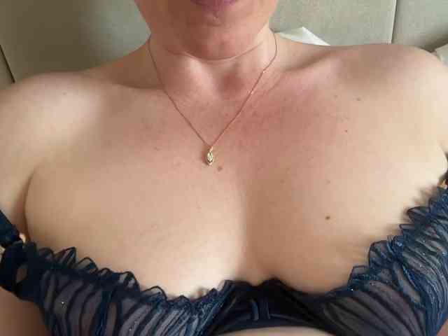 REDHEADROSIE webcam
