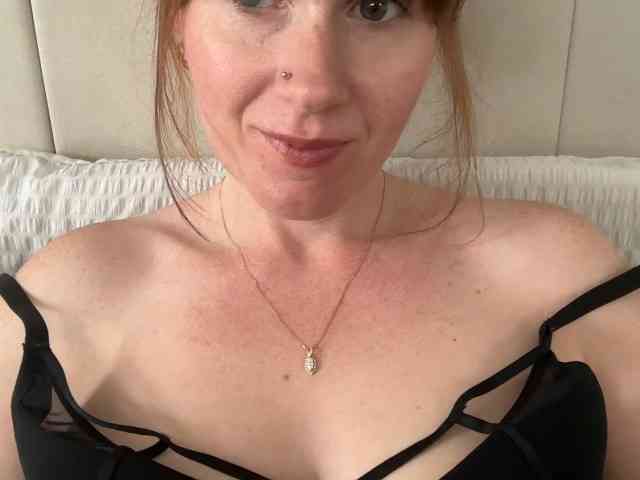 REDHEADROSIE webcam