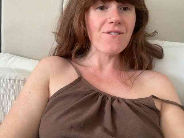 REDHEADROSIE webcam