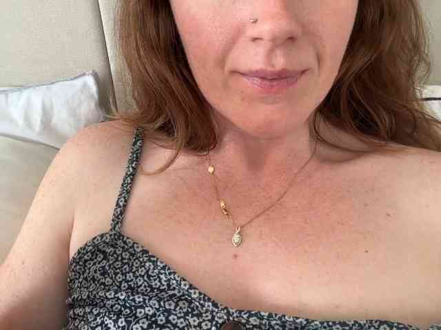 REDHEADROSIE webcam