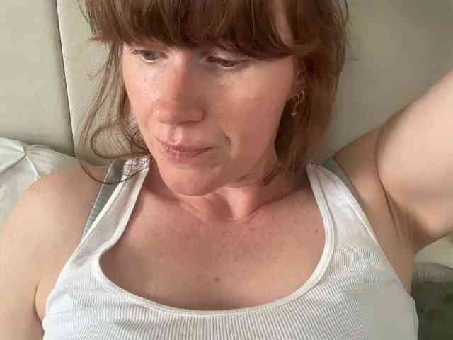 REDHEADROSIE webcam