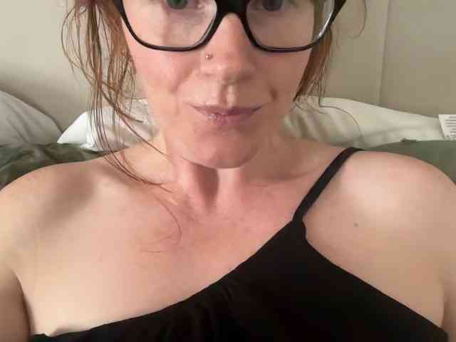REDHEADROSIE webcam