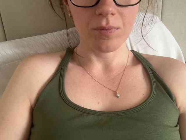 REDHEADROSIE webcam