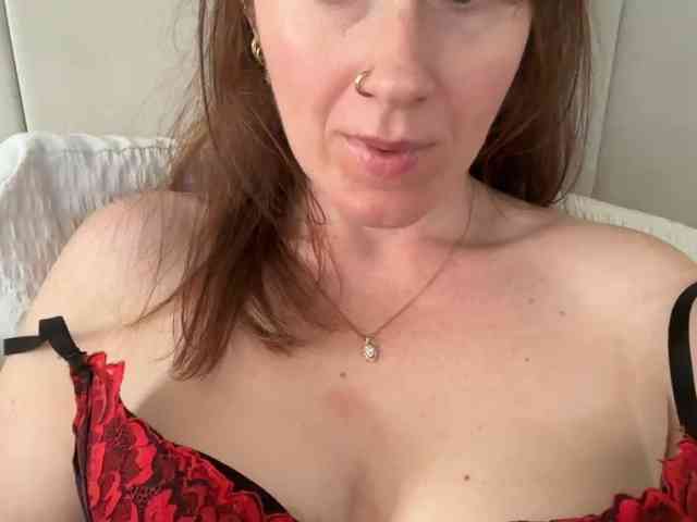 REDHEADROSIE webcam