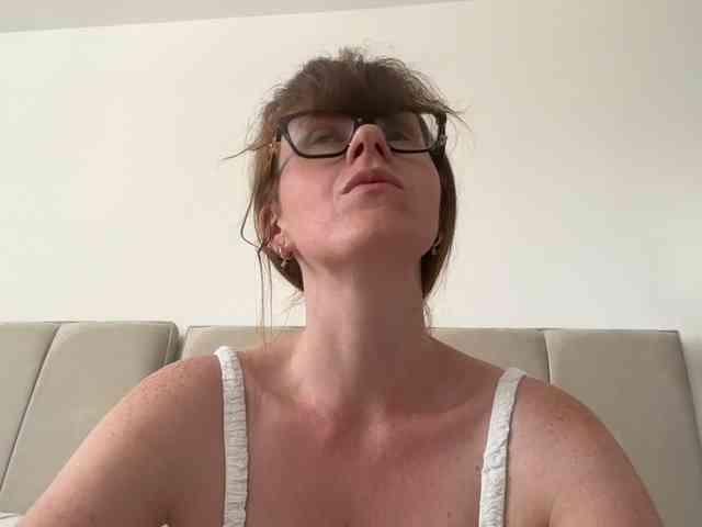 REDHEADROSIE webcam