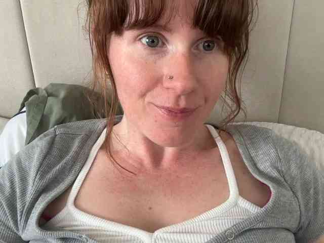 REDHEADROSIE webcam