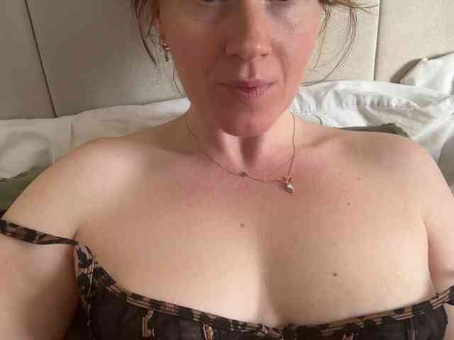 REDHEADROSIE webcam