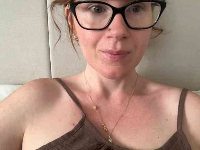 REDHEADROSIE webcam
